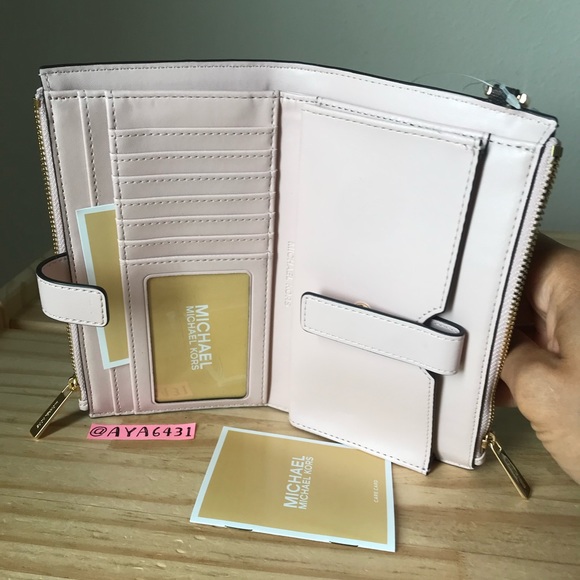 Michael Kors wallet🎈🎈 - Picture 5 of 7